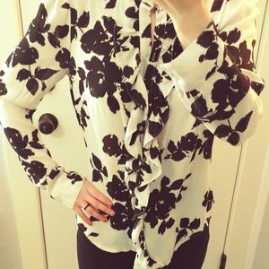 Worthington black and white floral long sleeve top